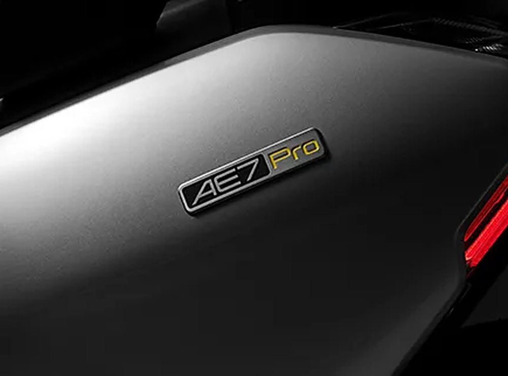 zeeho-ae7pro-badge_1000x740